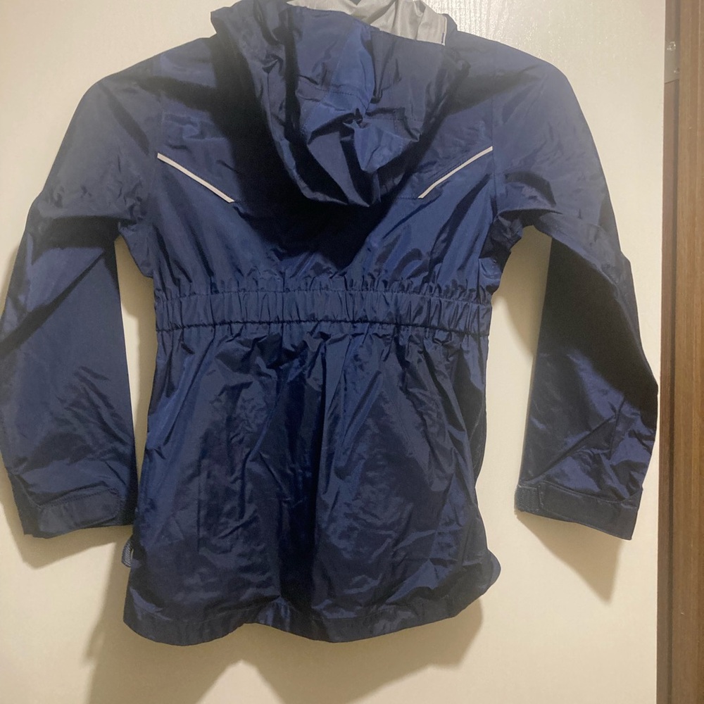 Patagonia Girls Navy rain Jacket - Picture 2 of 8